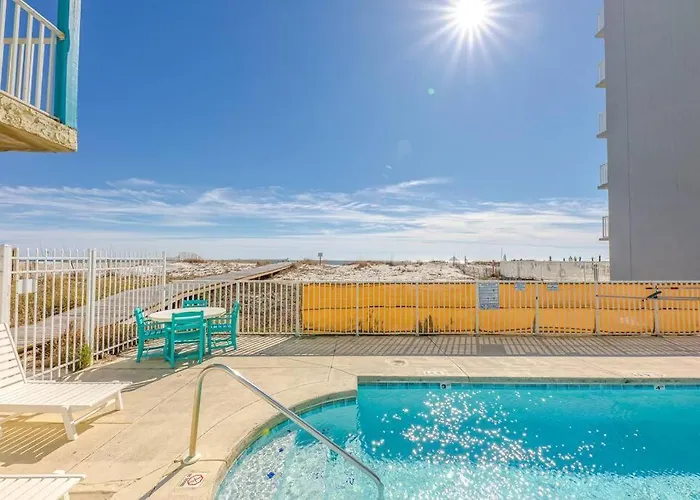 Comfy ~ Steps Away From The Beach! Apartment
