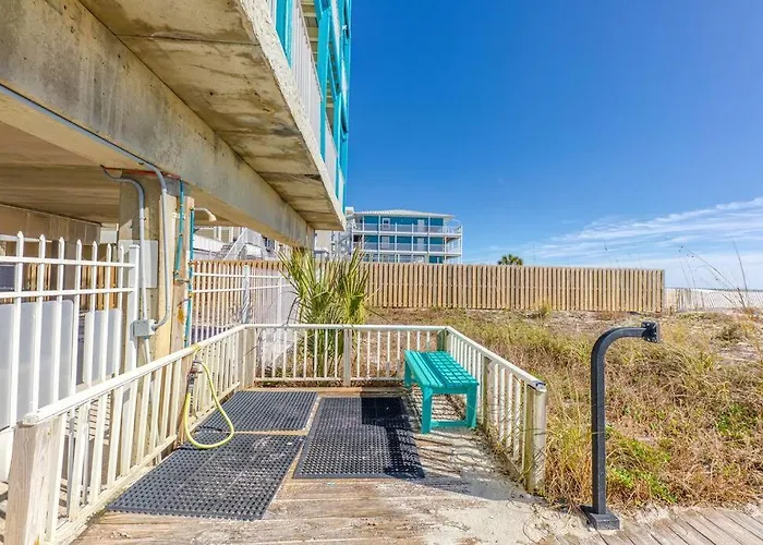 Comfy ~ Steps Away From The Beach!